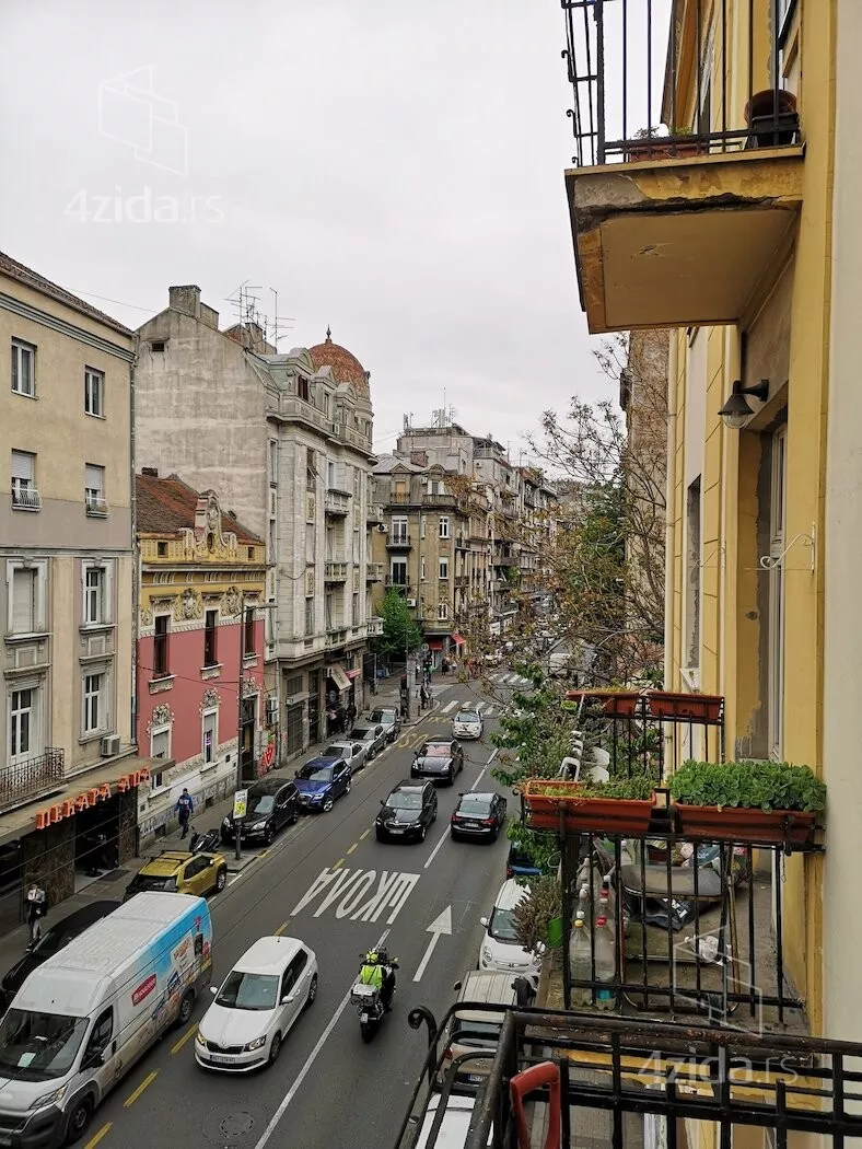 Četvoroiposoban stan | 4zida