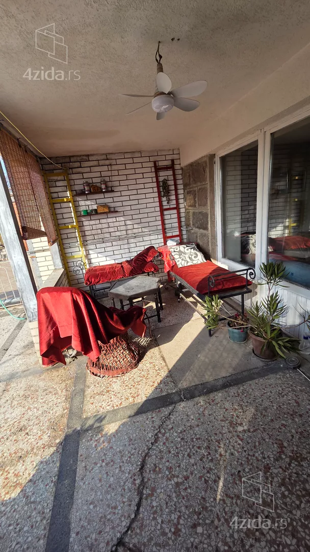 Sedmosoban stan | 4zida