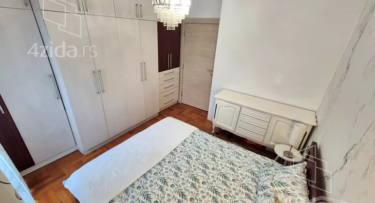 Šestosoban stan | 4zida