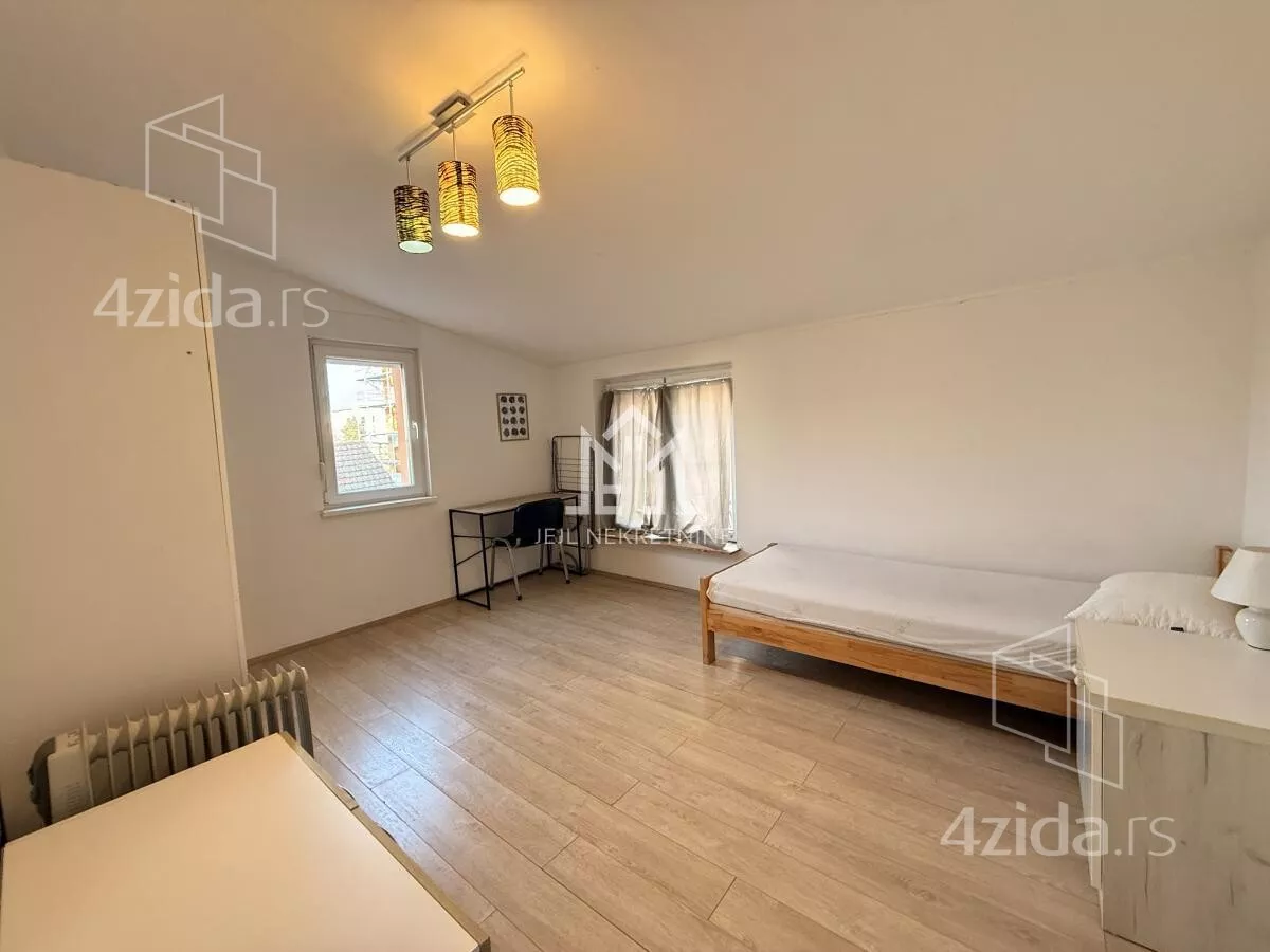 Petosoban stan | 4zida