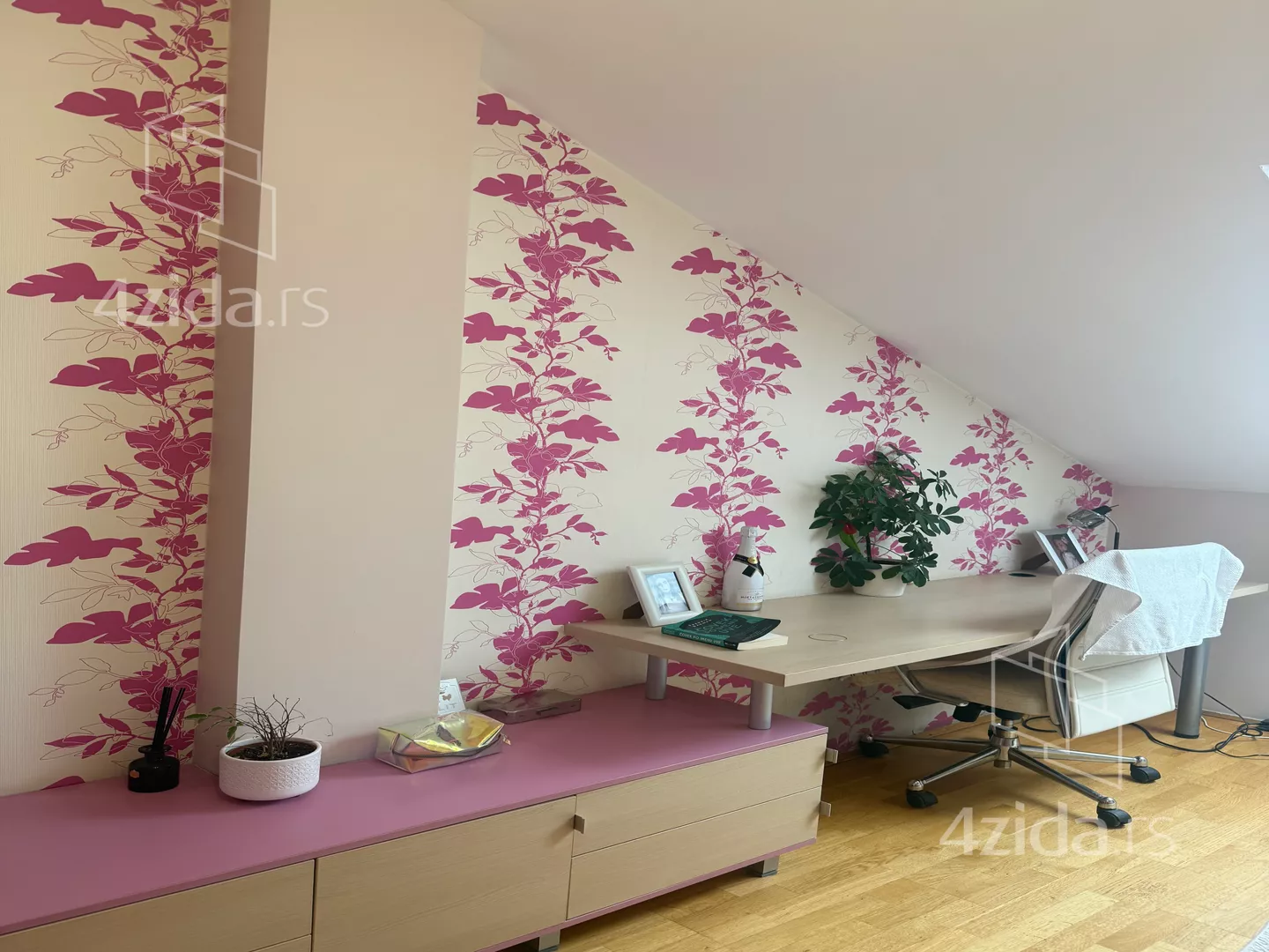 Četvoroiposoban stan | 4zida