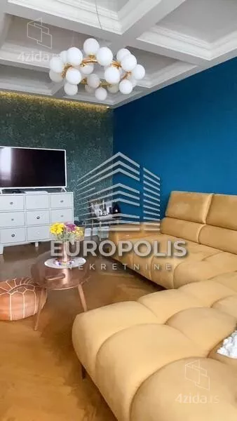 Četvoroiposoban stan | 4zida