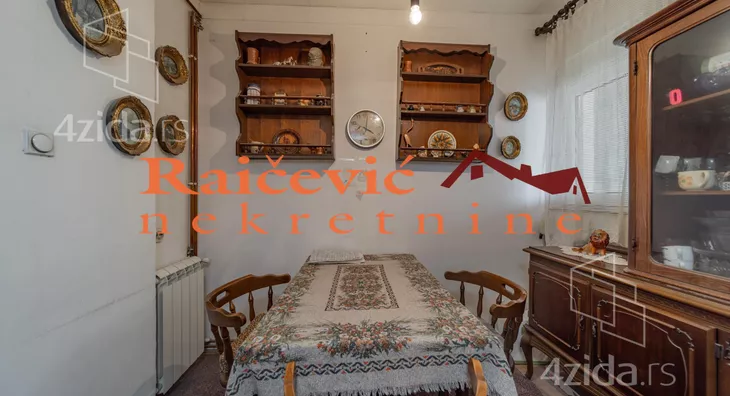 Četvoroiposoban stan | 4zida