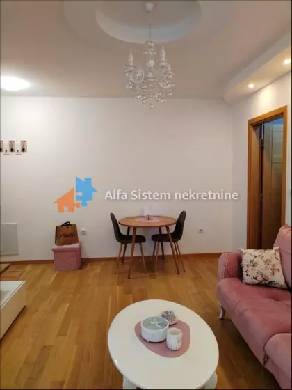 Crveni Krst Vračar | 4zida.rs