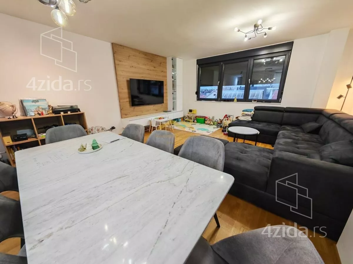 Troiposoban stan | 4zida