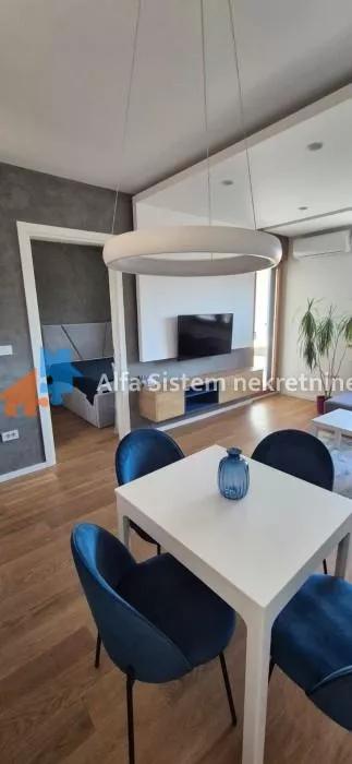 Autokomanda | 4zida.rs