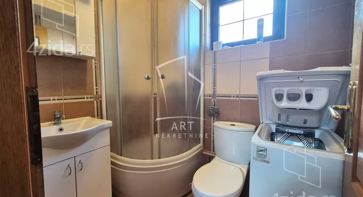 Četvoroiposoban stan | 4zida