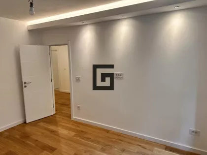 Jovana Ćirilova | 4zida.rs