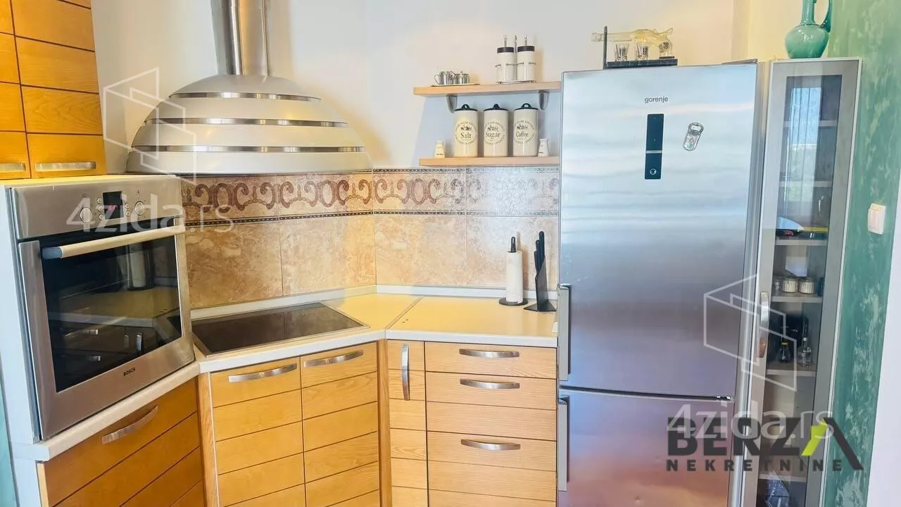 Četvoroiposoban stan | 4zida