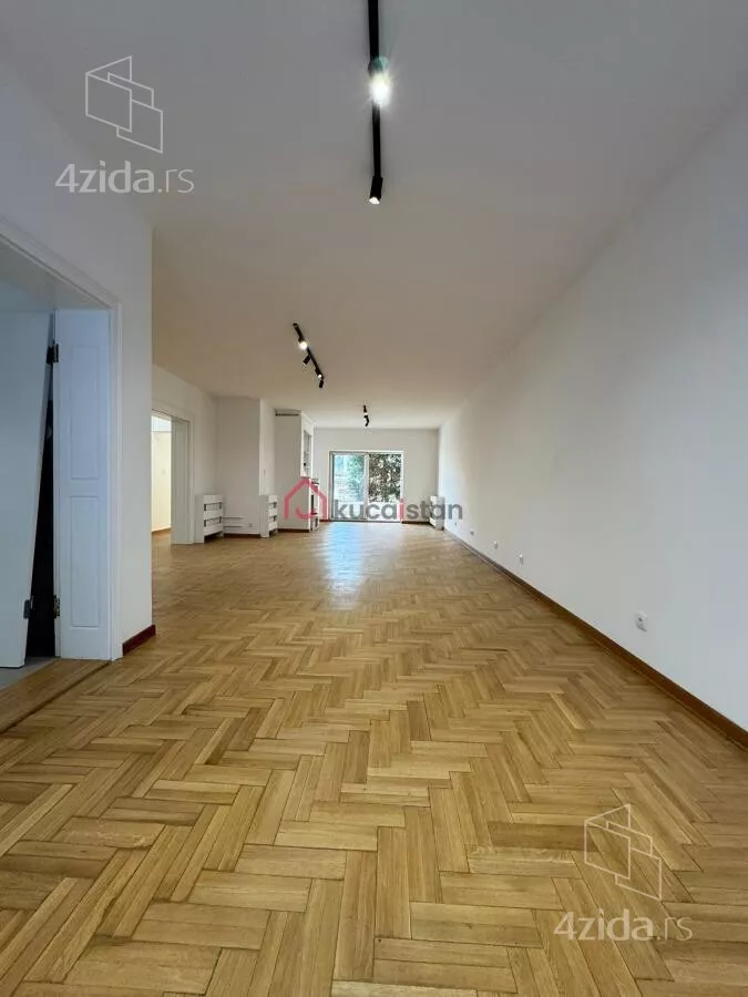 Poslovna zgrada | 4zida