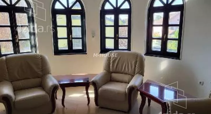 Poslovna zgrada | 4zida