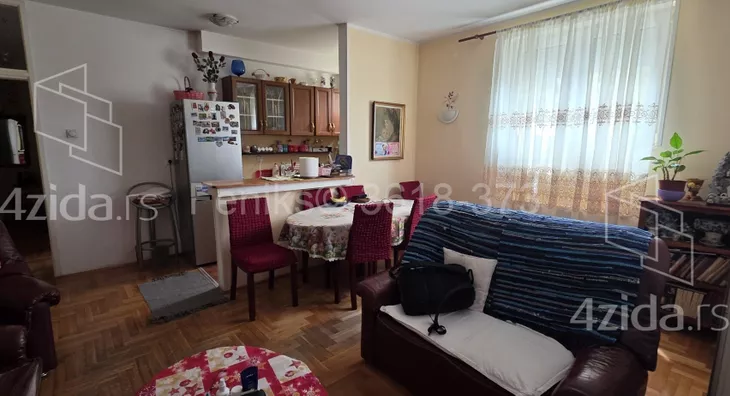 Sedmosoban stan | 4zida