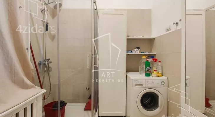 Četvoroiposoban stan | 4zida