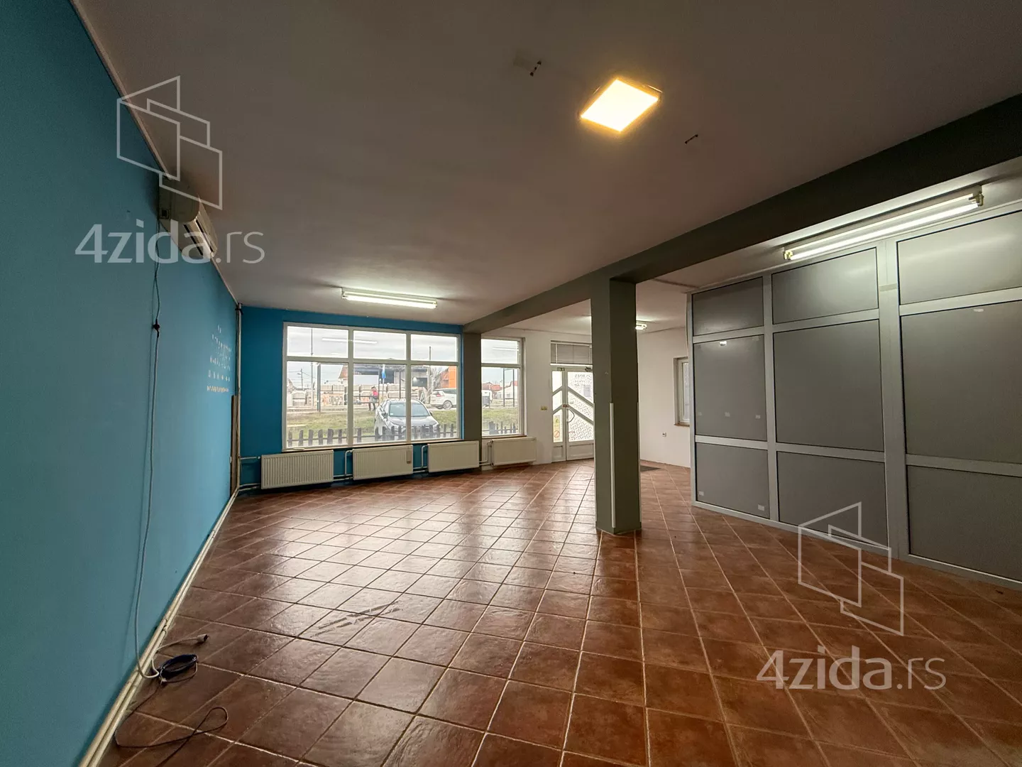 Poslovna zgrada | 4zida