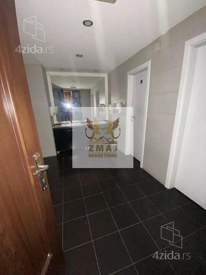 Poslovna zgrada | 4zida