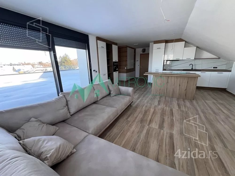 Šestosoban stan | 4zida