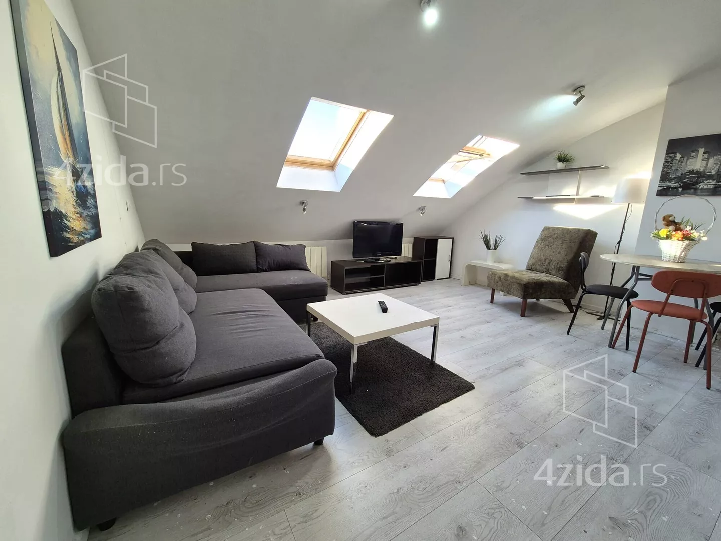 Jednoiposoban stan | 4zida