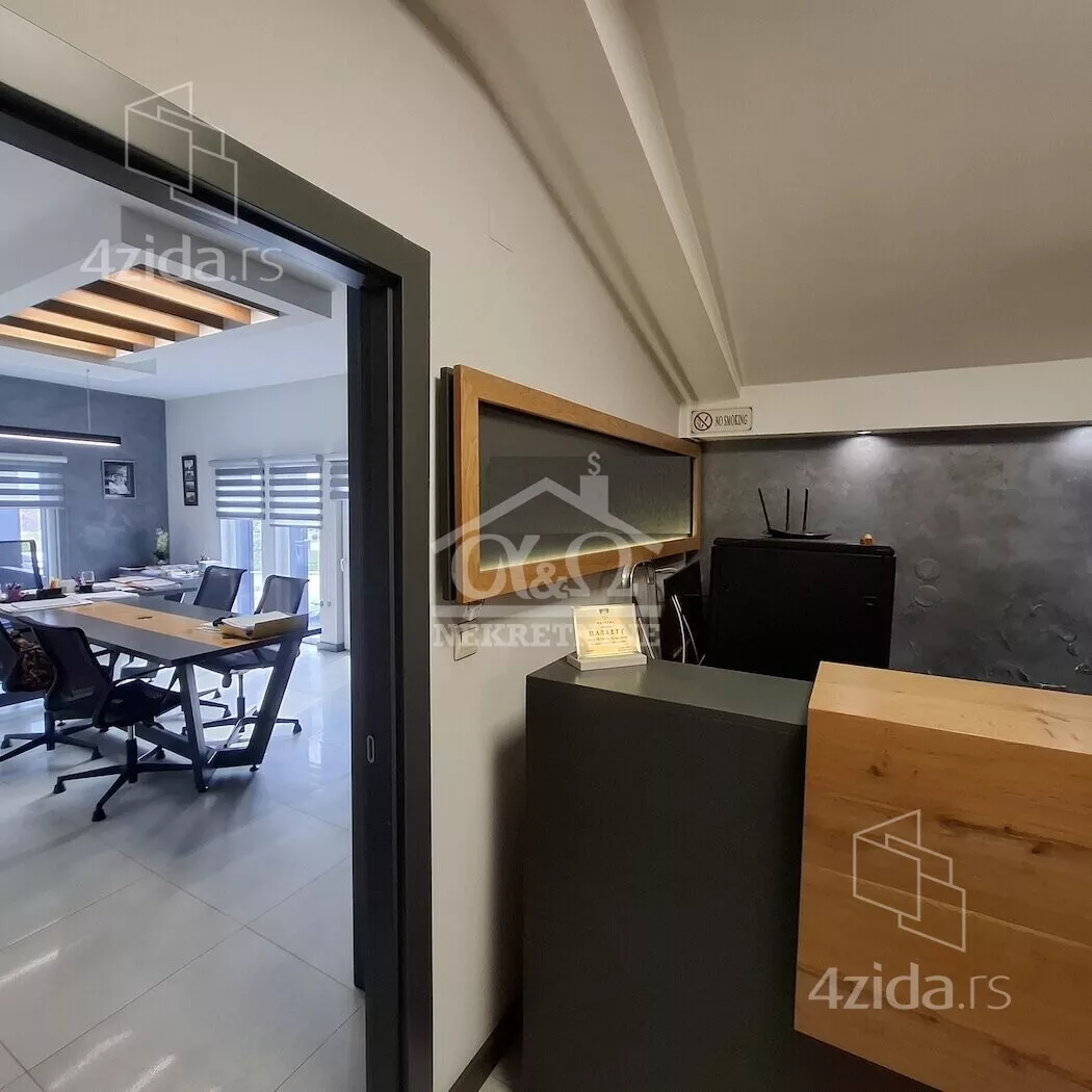 Poslovna zgrada | 4zida
