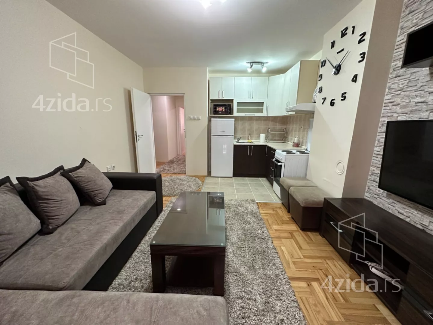 Jednoiposoban stan | 4zida