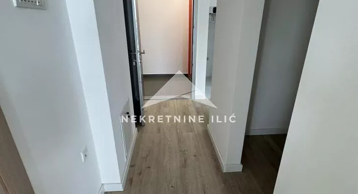 Poslovna zgrada | 4zida