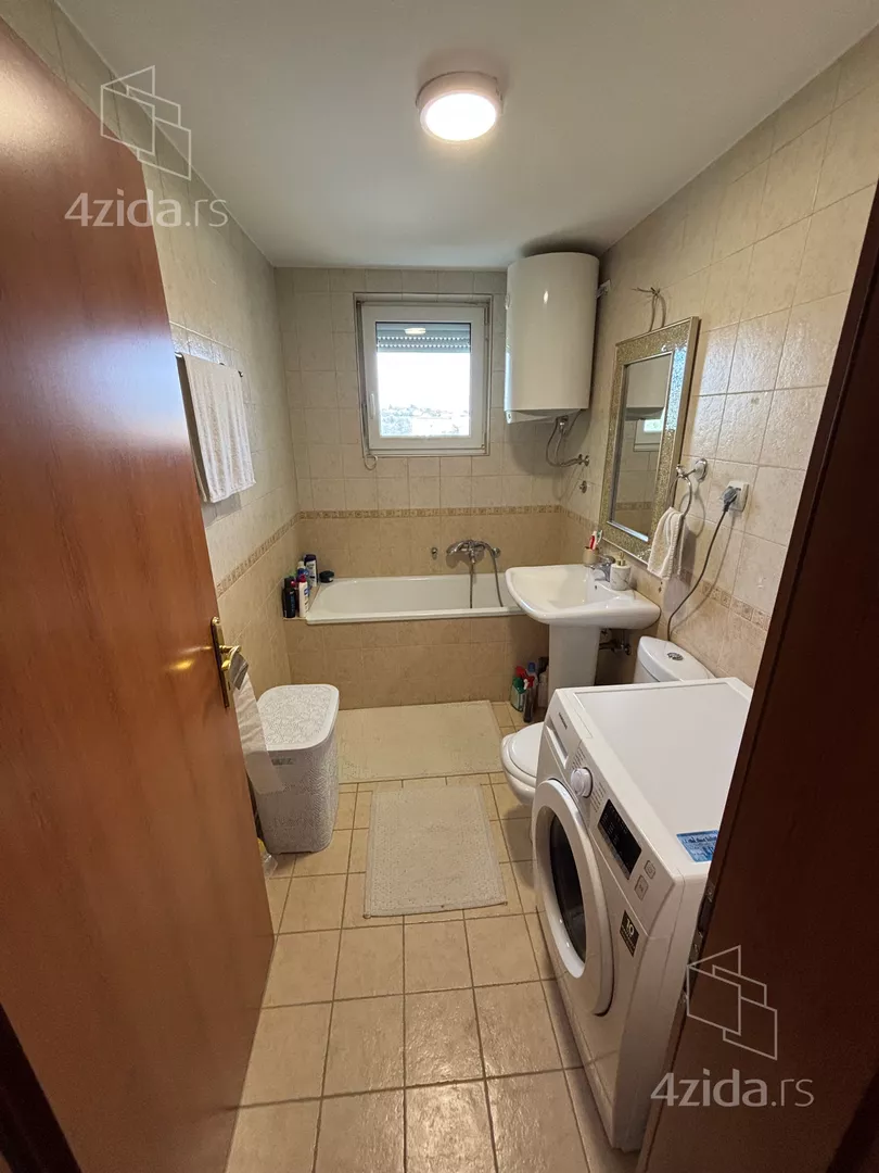 Šestosoban stan | 4zida