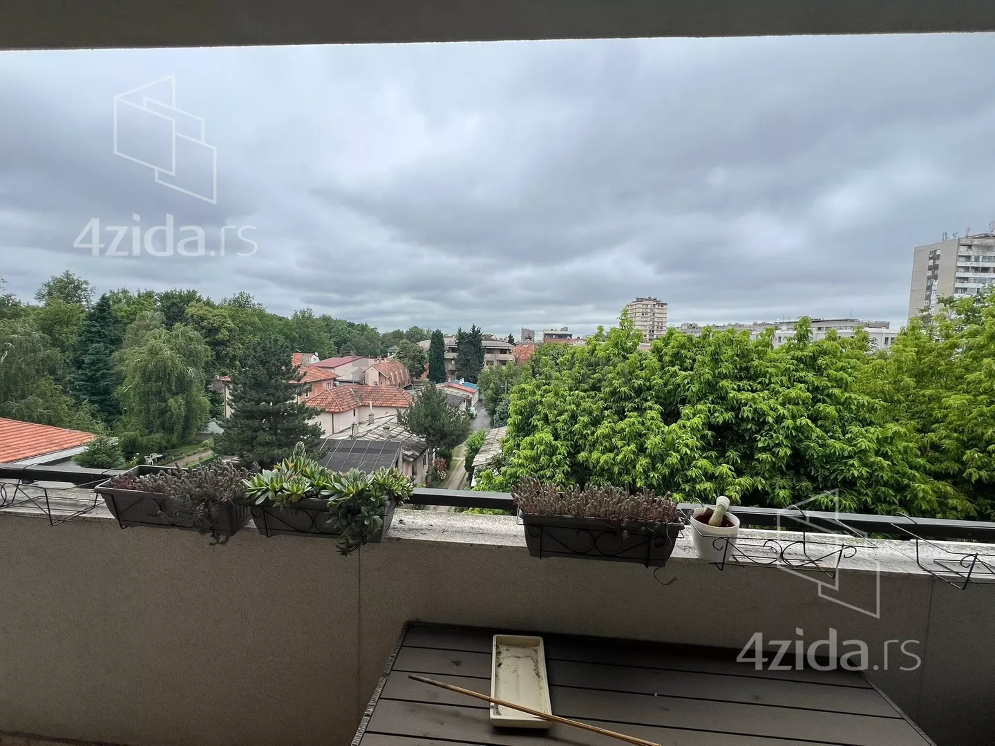 Petosoban stan | 4zida
