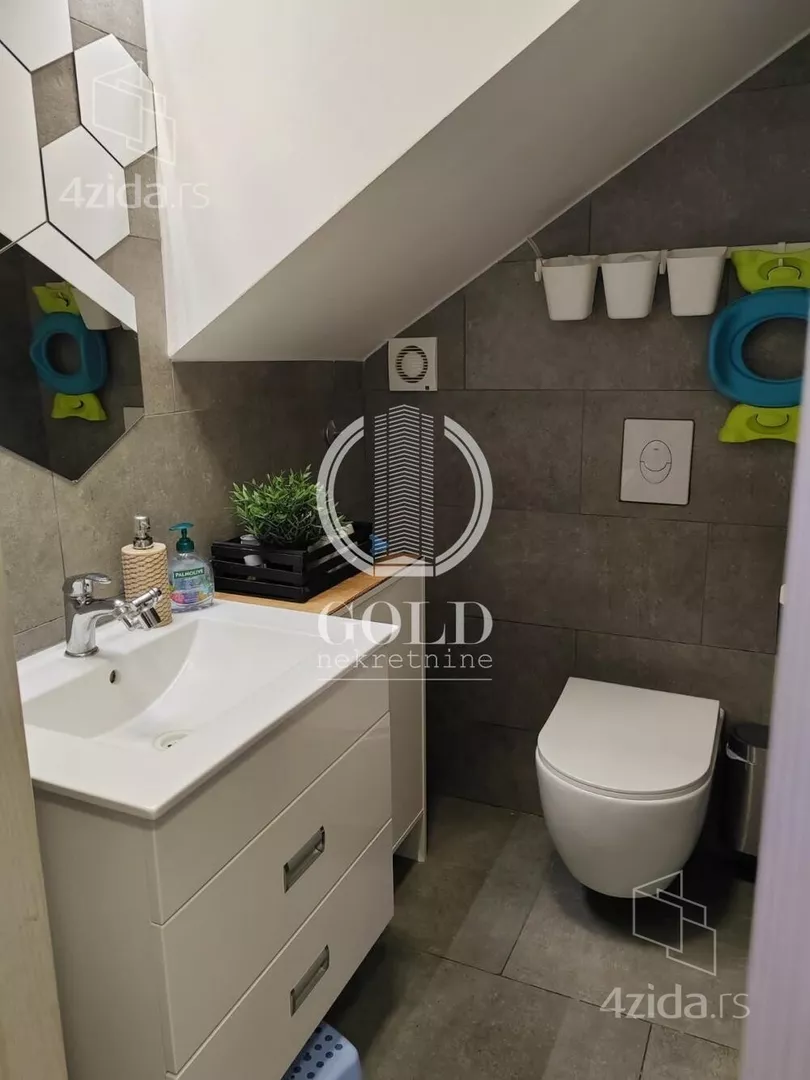 Četvoroiposoban stan | 4zida