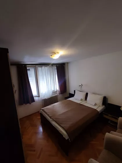 Crveni Pevac | 4zida.rs