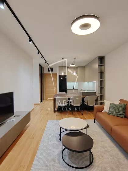 Tadije Sondermajera | 4zida.rs