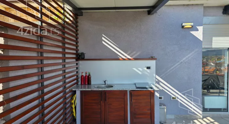 Troiposoban stan | 4zida