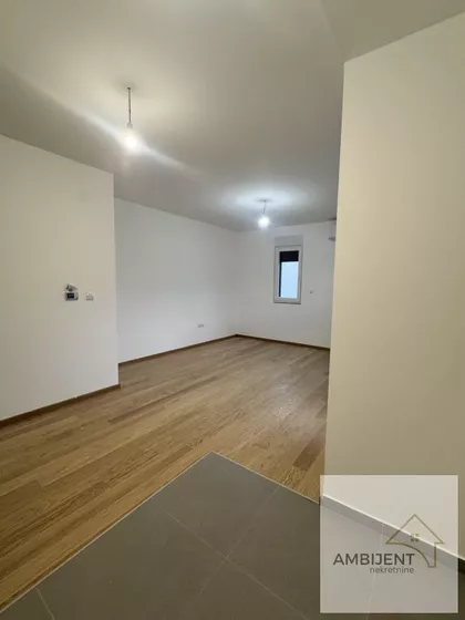 Surčin (mesto) | 4zida.rs
