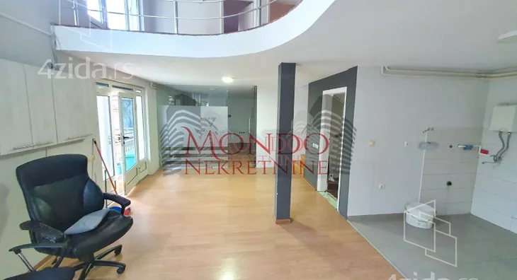 Poslovna zgrada | 4zida