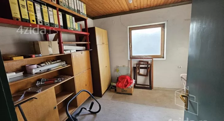 Poslovna zgrada | 4zida