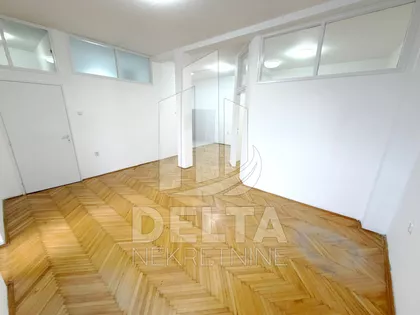 Crveni Pevac | 4zida.rs