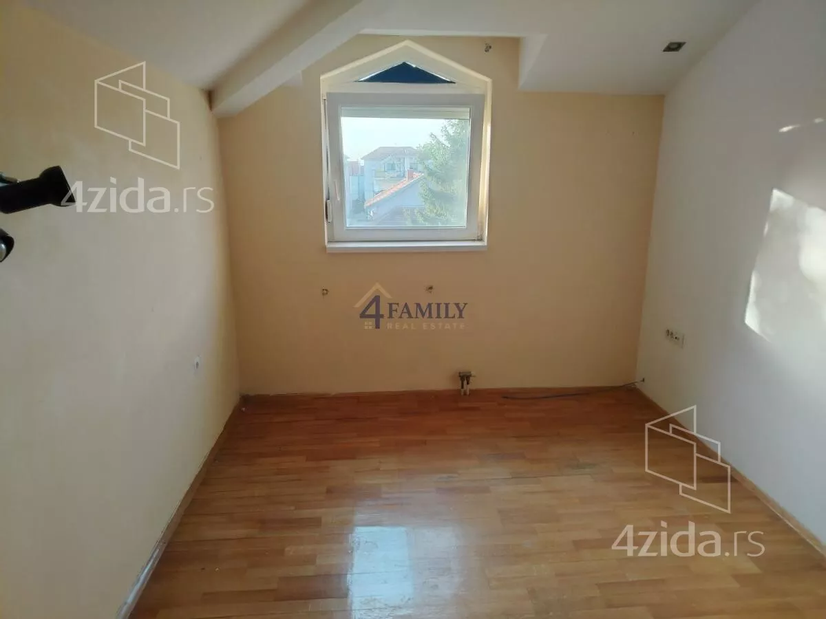 Šestosoban stan | 4zida