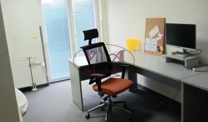 Poslovna zgrada | 4zida