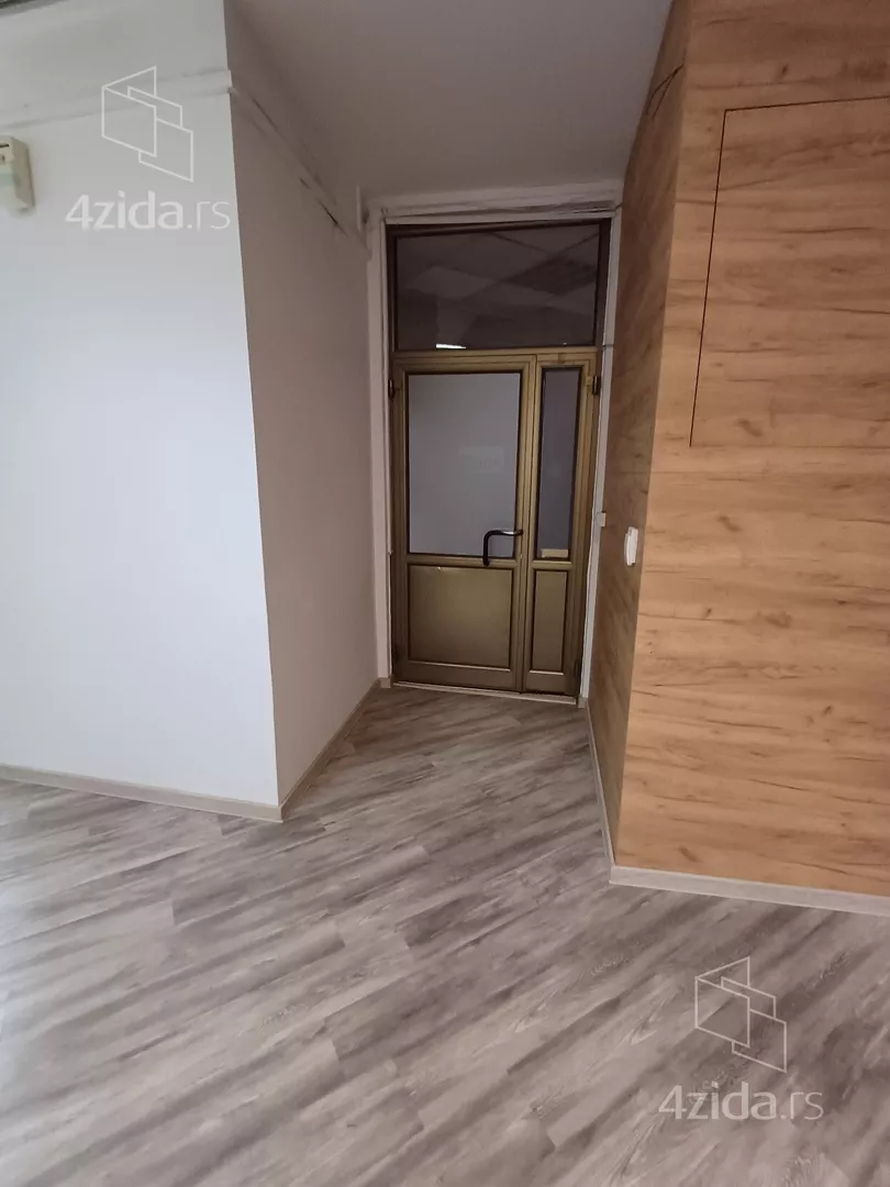 Poslovna zgrada | 4zida