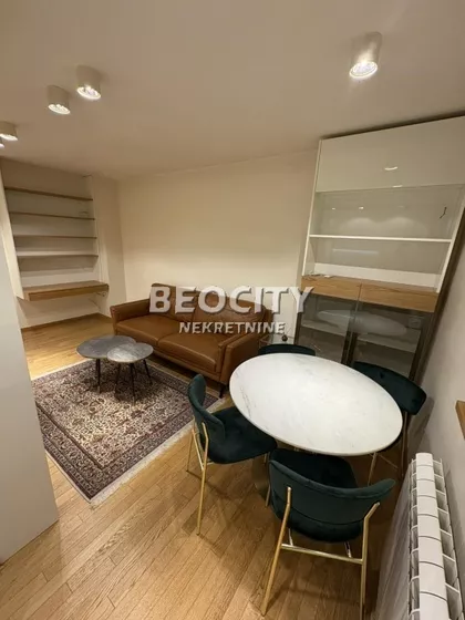 Mike Alasa | 4zida.rs