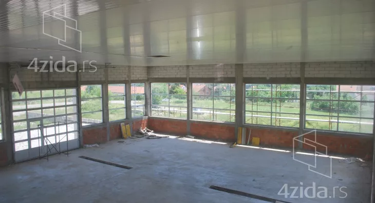 Poslovna zgrada | 4zida