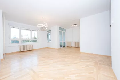 Španskih Boraca 10 | 4zida.rs