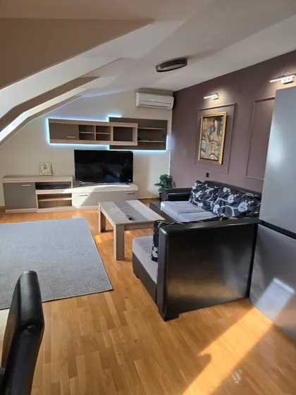 Trg Pavla Stojkovića | 4zida.rs