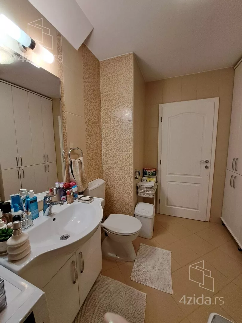 Petosoban stan | 4zida