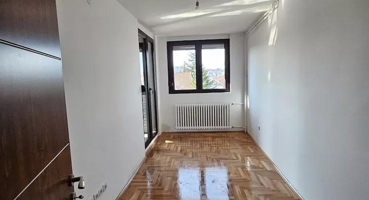 Šestosoban stan | 4zida