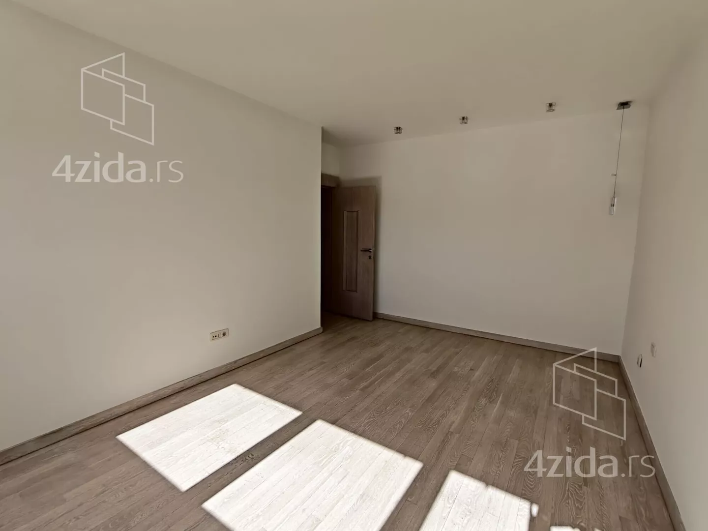 Šestosoban stan | 4zida