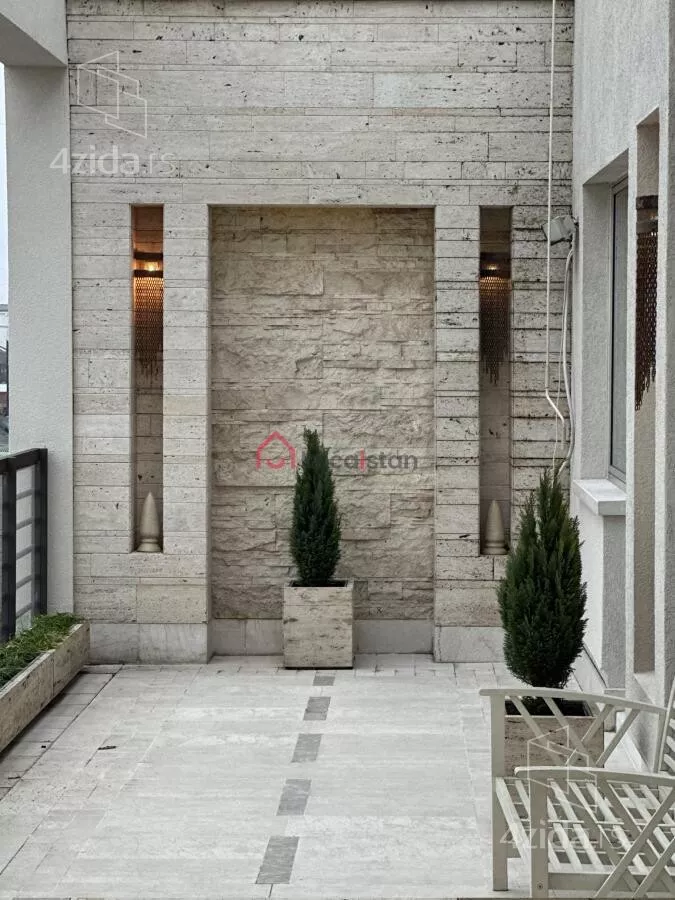 Četvoroiposoban stan | 4zida