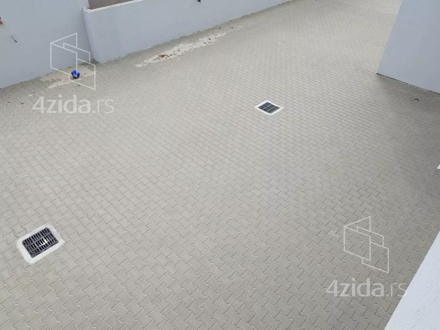 Sedmosoban stan | 4zida