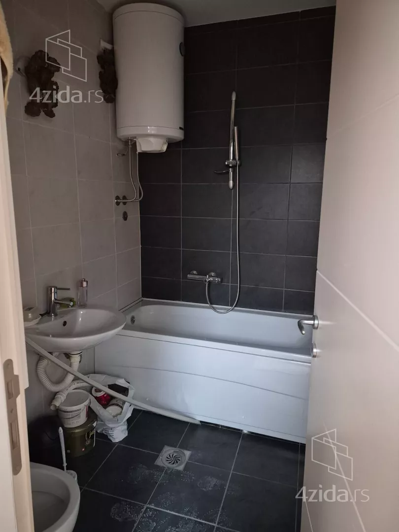 Četvoroiposoban stan | 4zida