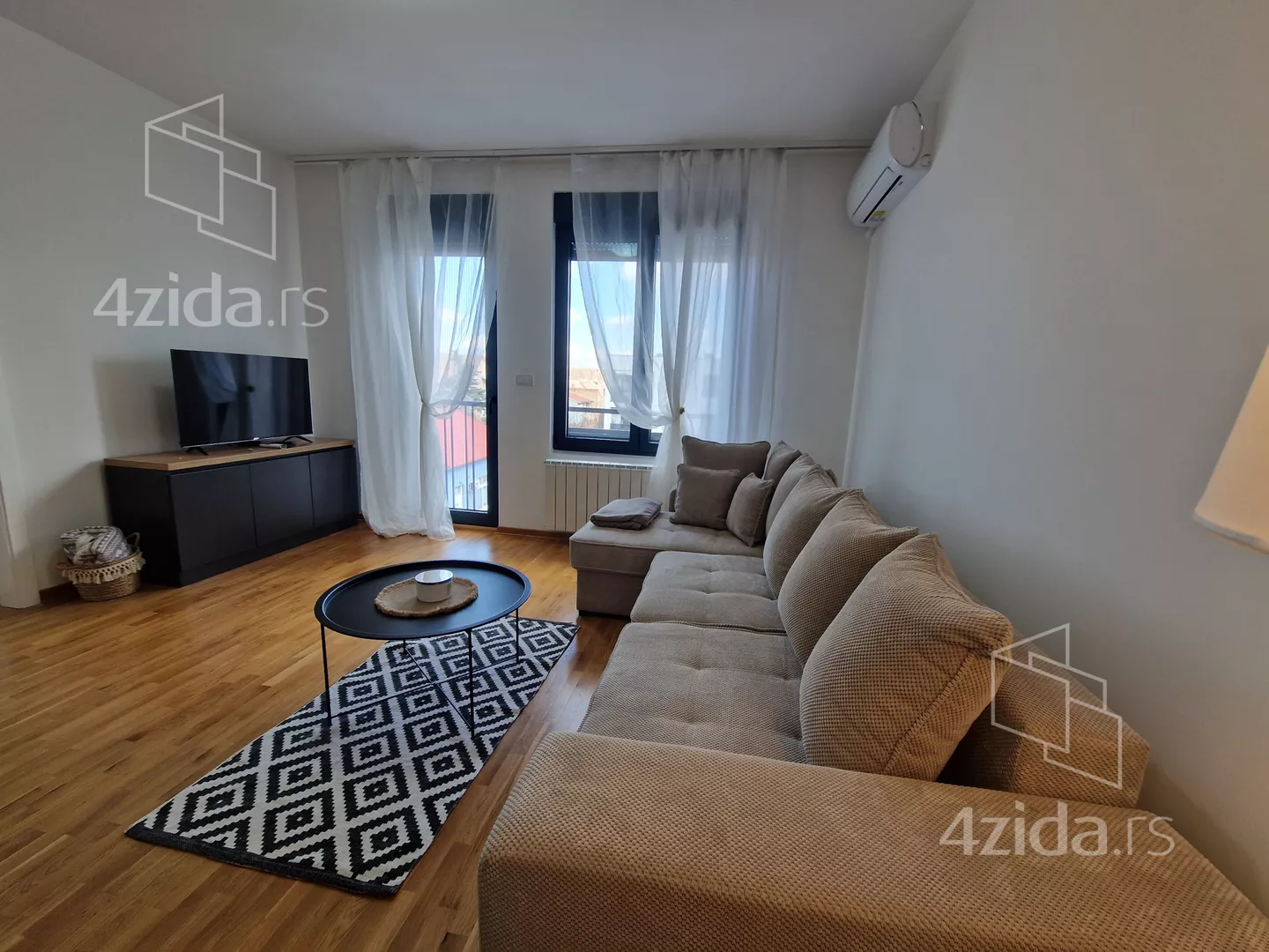 Jednoiposoban stan | 4zida
