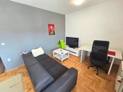 Crveni Pevac | 4zida.rs