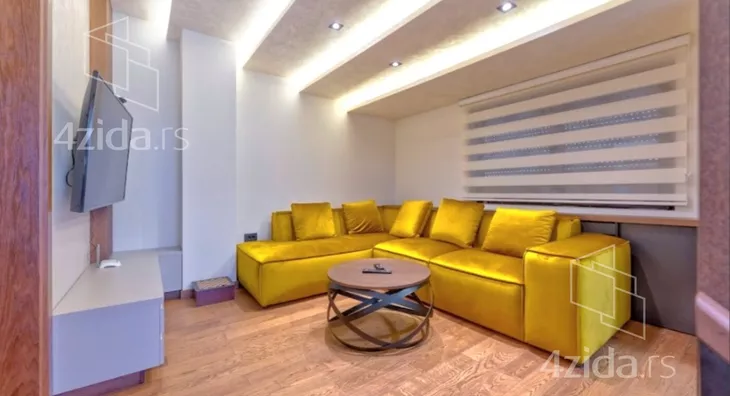 Šestosoban stan | 4zida